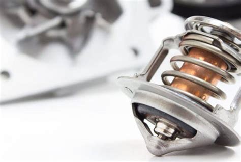 Automobilio termostato keitimas