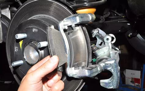 stabdžių kaladėlių montavimas