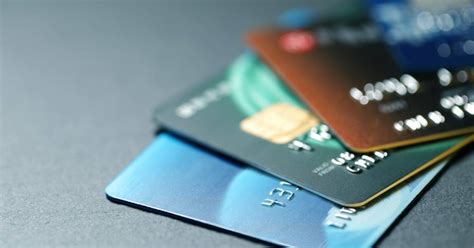 Palyginimas degalų kortelių ir grynųjų apmokėjimo privalumų