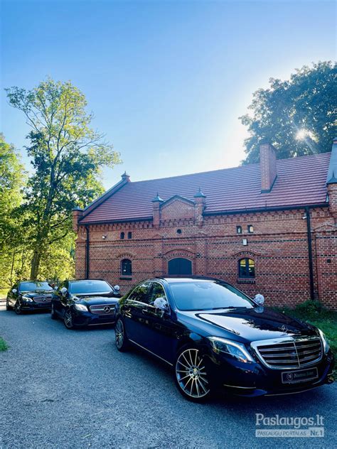 Nuotrauka su įvairiomis lengvųjų automobilių dalimis