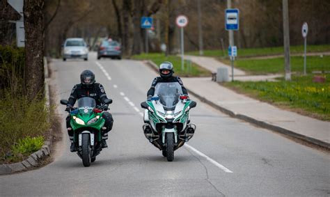 Policijos motociklas keliuose