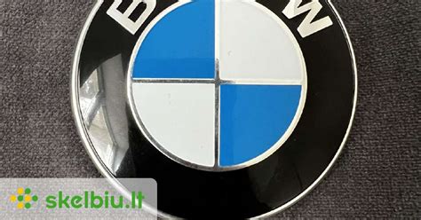 BMW automobilio ženkliukas ant kapoto