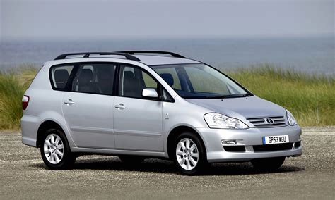 Toyota Avensis Verso vėjo deflektorių nuotrauka