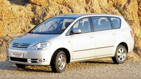 Toyota Avensis Verso interjero nuotrauka