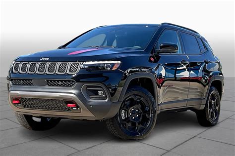 „Jeep Compass Trailhawk“ įveikiantis sudėtingą bekelės ruožą
