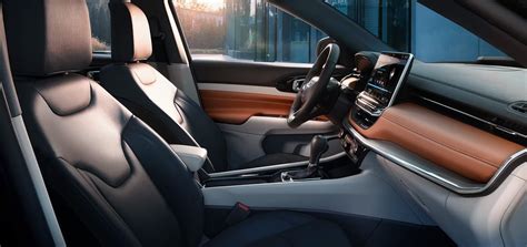 Erdvus „Jeep Compass“ interjeras ir bagažinė