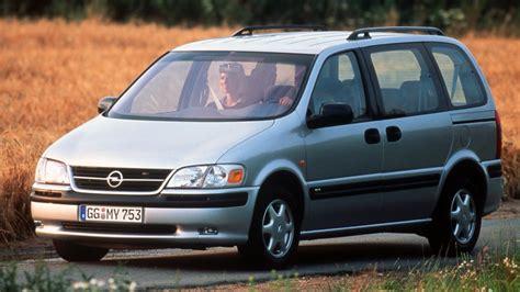 Opel Sintra interjero nuotrauka, pabrėžiant erdvumą