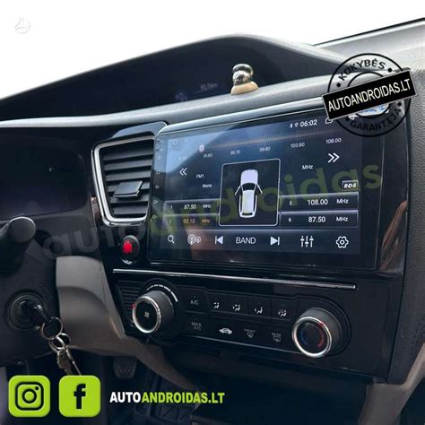 Honda Civic interjero nuotrauka su multimedija