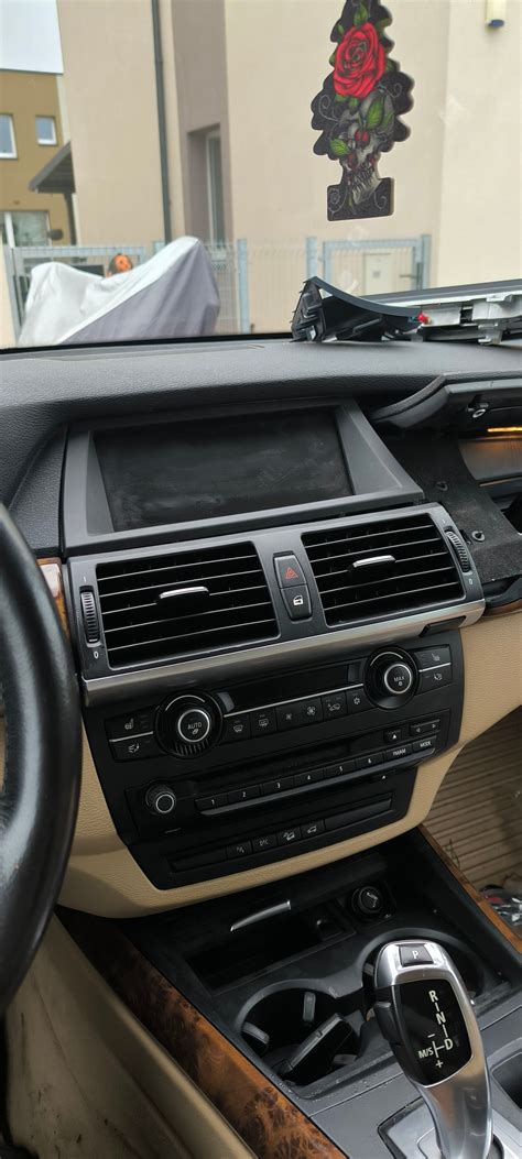 BMW E60 automobilio interjeras su modernia Android multimedijos sistema