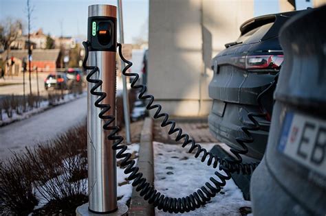 Elektromobilis, įkraunamas šaltuoju metų laiku