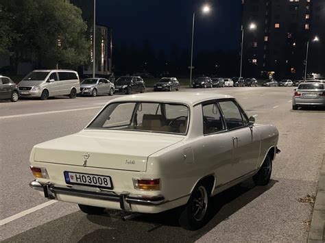 prabangūs automobiliai nuomai