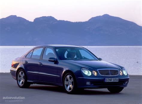 Mercedes-Benz W211 E-Class interjeras