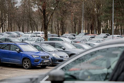 Infografika apie parkavimo vietų įrengimo kaštus