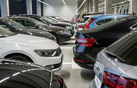 Įvairūs automobiliai verslo reikmėms