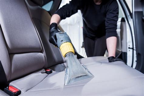 Automobilių plovimo ir valymo procesas