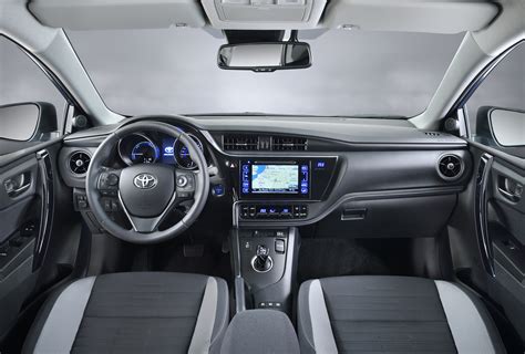 Toyota Auris interjero nuotrauka
