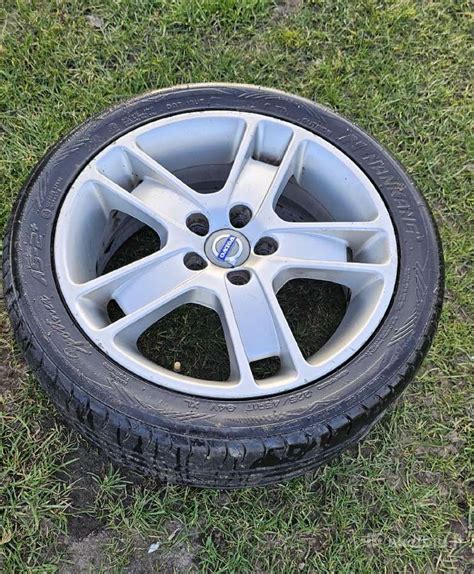 Įvairūs originalūs Volvo R17 ratlankiai