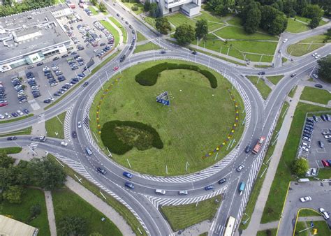 Schematinis pavaizdavimas, kaip atlikti posūkius žiedinėje sankryžoje