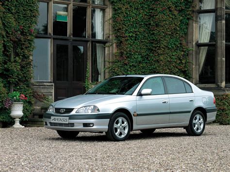 Toyota Avensis T22 automobilio generatorius