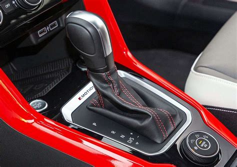 automobiliai su automatinėmis pavarų dėžėmis