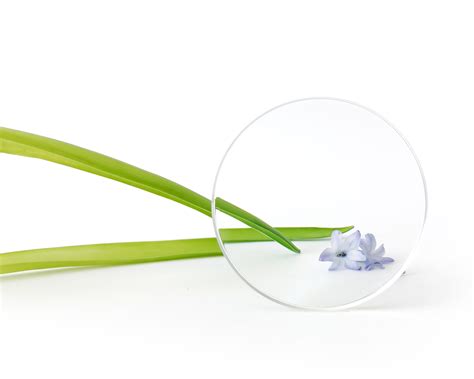 Specialūs akinių lęšiai vairuotojams