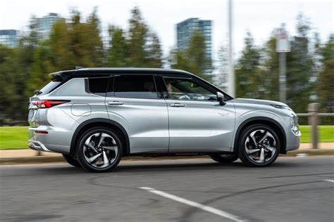 Grafika iš Mitsubishi Outlander PHEV UI