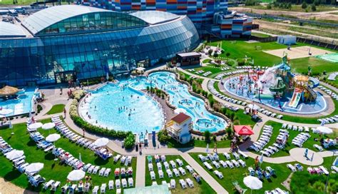 Suntago vandens parkas su palmėmis