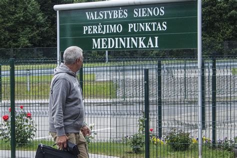 Nuotrauka su sulaikytais vilkikais Medininkų pasienio kontrolės punkte