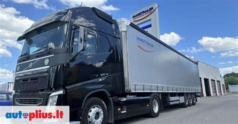 Įvairūs Volvo vilkikų modeliai