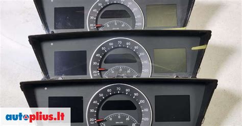 Prietaisų skydelis ir salono interjeras Volvo vilkike