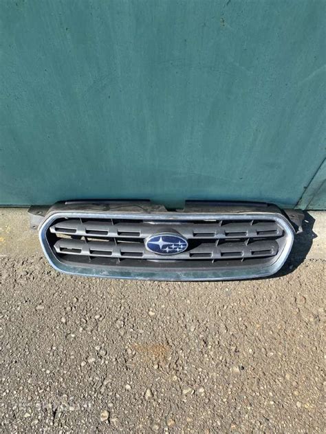 Subaru Outback priekinės grotelės
