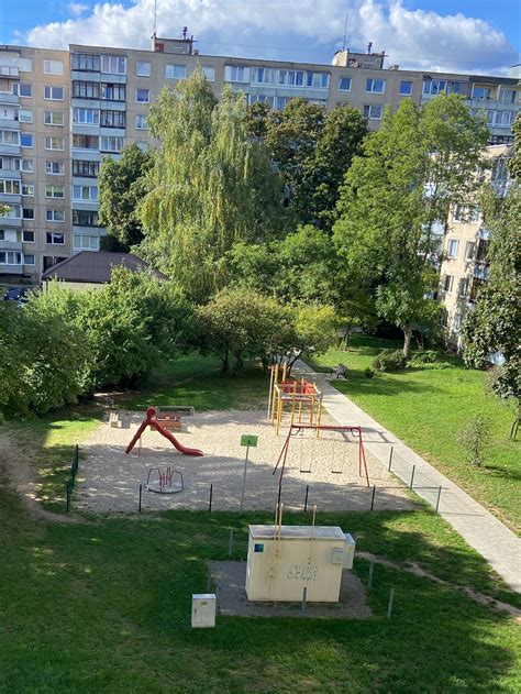 guminė danga vaikų žaidimo aikštelėje