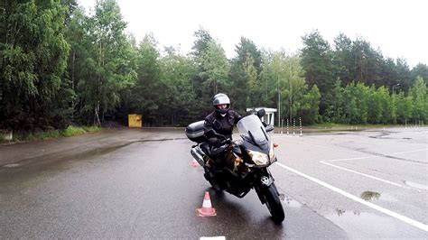 motociklininkas kelyje