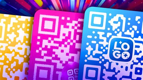 QR kodų generatoriaus sąsaja su spalvų pasirinkimo ir logotipo įkėlimo galimybėmis