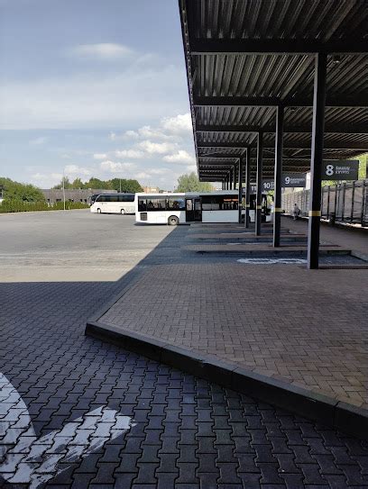 Neįgaliųjų vežimėliams pritaikyta stovėjimo aikštelė