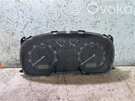 Skoda Octavia prietaisų skydelis su įspėjamaisiais simboliais