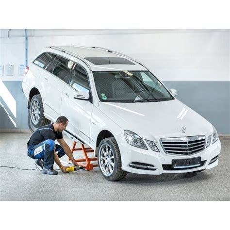 cilindrinis keltuvas automobiliui dirbantis servise