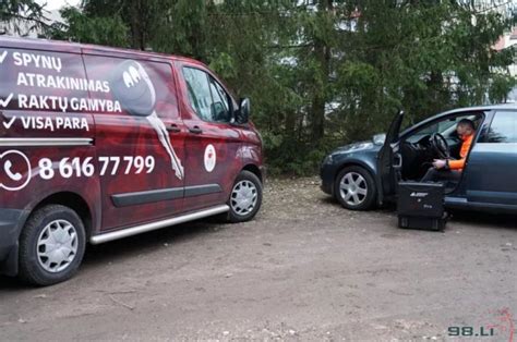 Simbolinis vaizdas: automobilio atrakinimas