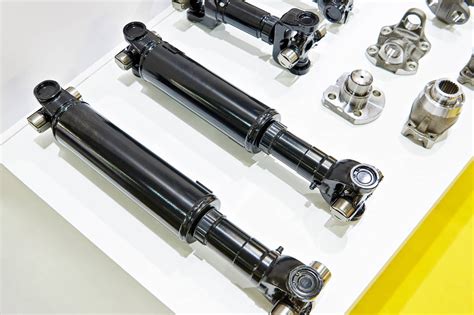 Nuotrauka: Automobilio kardaninis velenas ir jo komponentai