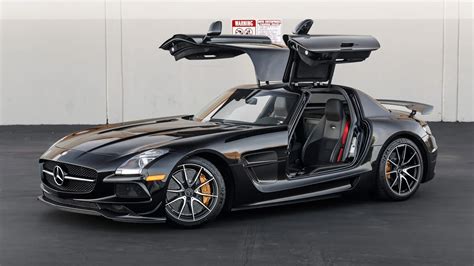 Mercedes-Benz SLS AMG su atidarytomis durelėmis