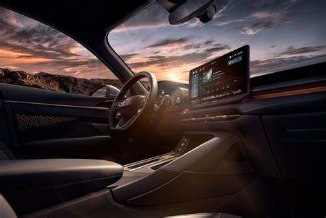 Automobilio salonas su dideliu ekranu