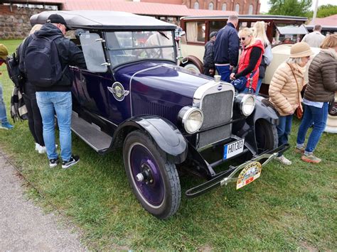 Senovinių automobilių paroda V. Janukovyčiaus rezidencijoje