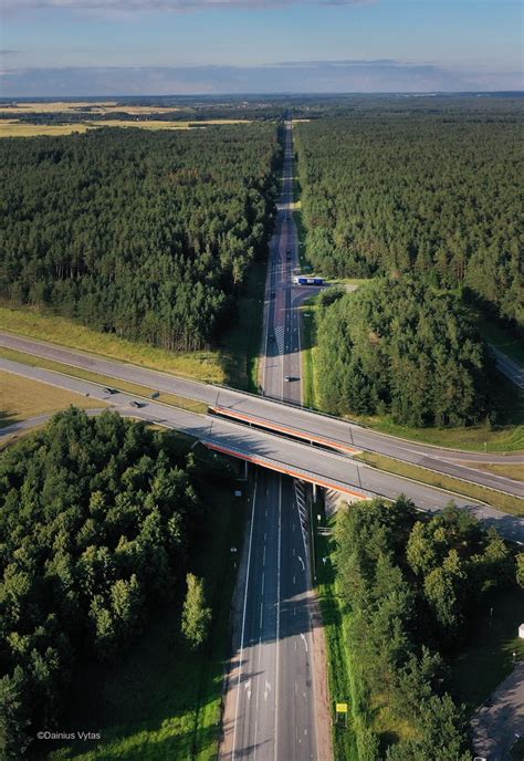 Infografika apie automobilių taršos mažinimo naudą