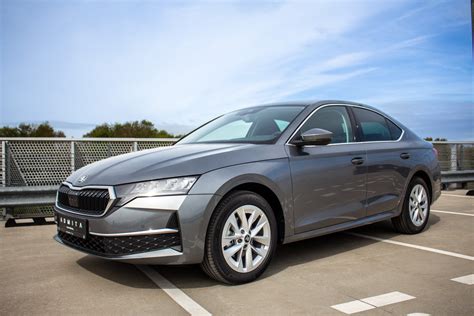 Nuotrauka Škoda Octavia automobilio per 30 metų