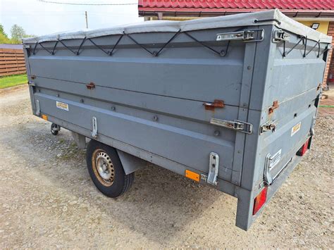 Automobilio priekabos su įvairiais kroviniais