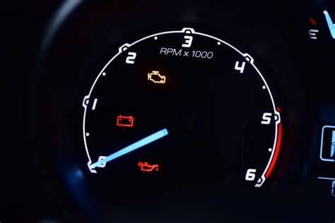 Indikatorius prietaisų skydelyje, rodantis stabdžių kaladėlių nusidėvėjimą