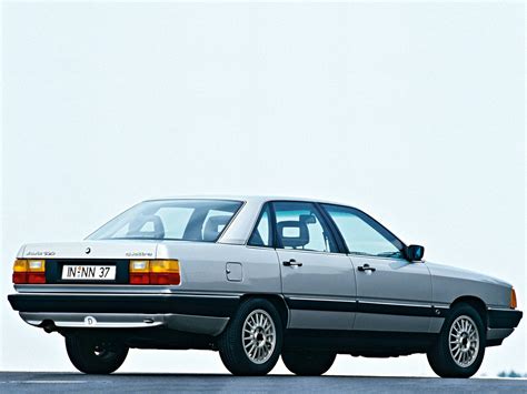 Audi 100 C3 kėbulo linijos