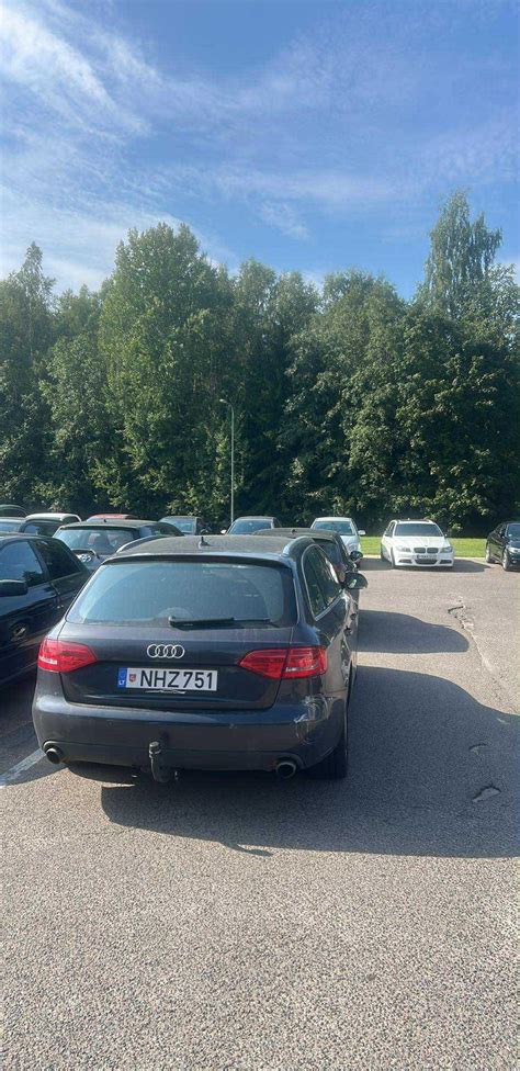 Konfiskuotas Audi 100 laukia aikštelėje