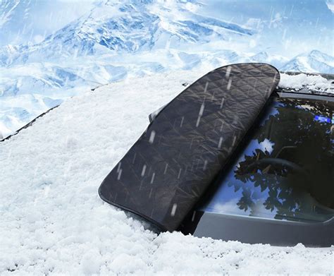 Sniego valytuvas ant automobilio priekinio stiklo