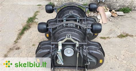 Veikiančio Honda traktoriaus pjovimo agregatas